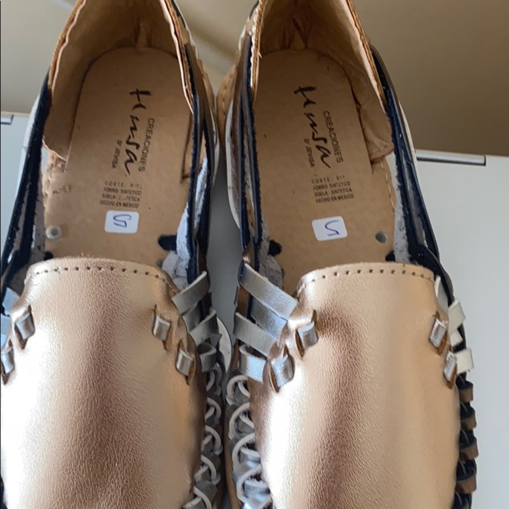 Shoes - Picture 4 of 4